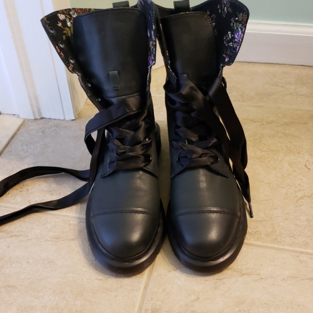 Dr. Martens Aimilita